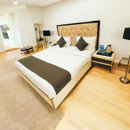 The Almora Residency - Complimentary Airport Trasnfer Hotel New Delhi Bagian luar foto