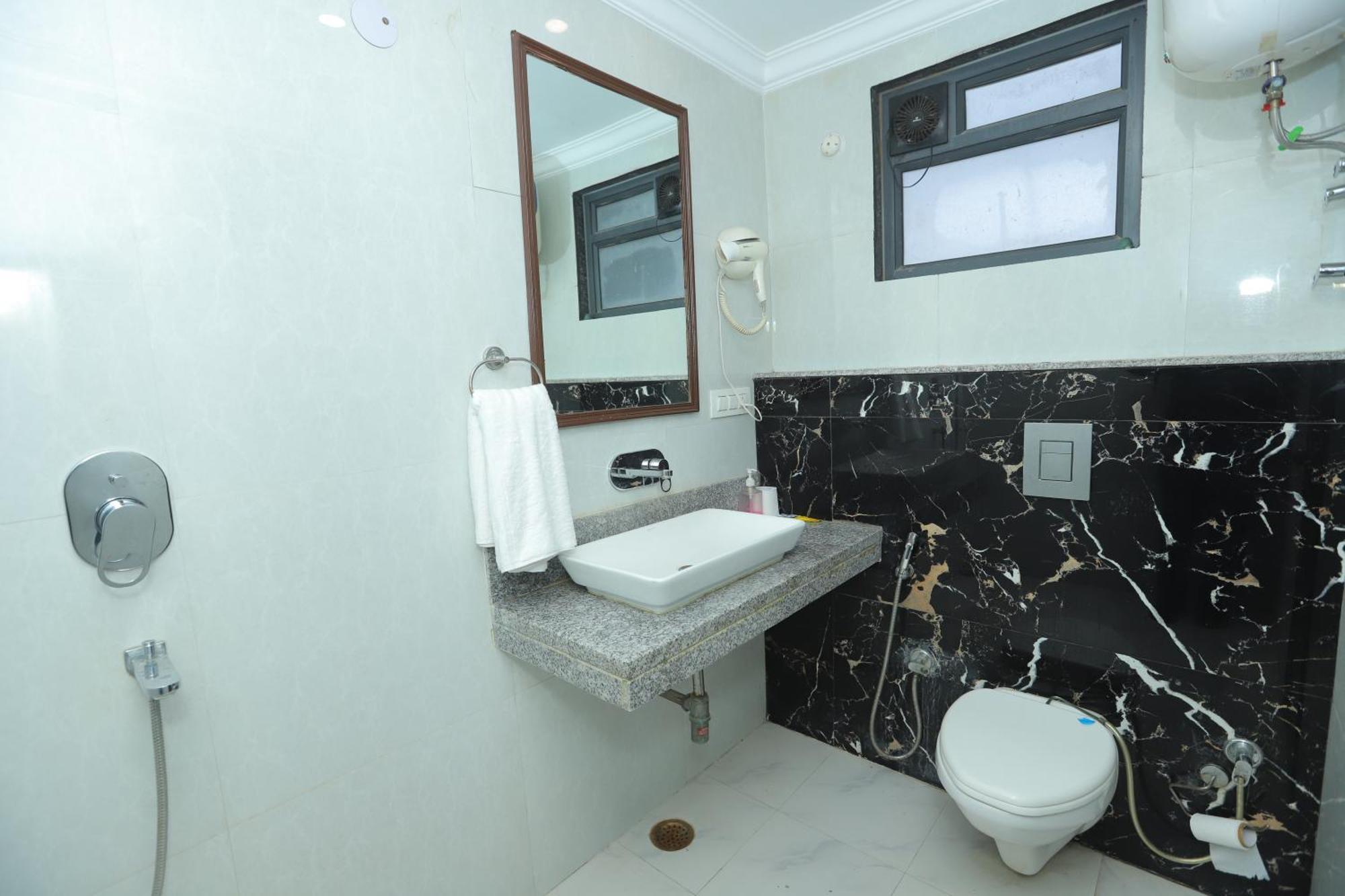 The Almora Residency - Complimentary Airport Trasnfer Hotel New Delhi Bagian luar foto