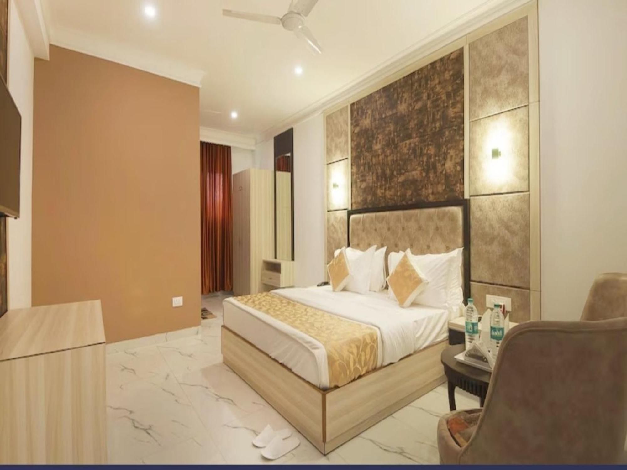 The Almora Residency - Complimentary Airport Trasnfer Hotel New Delhi Bagian luar foto