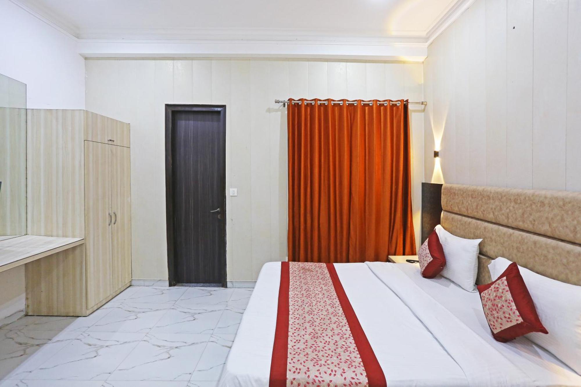 The Almora Residency - Complimentary Airport Trasnfer Hotel New Delhi Bagian luar foto