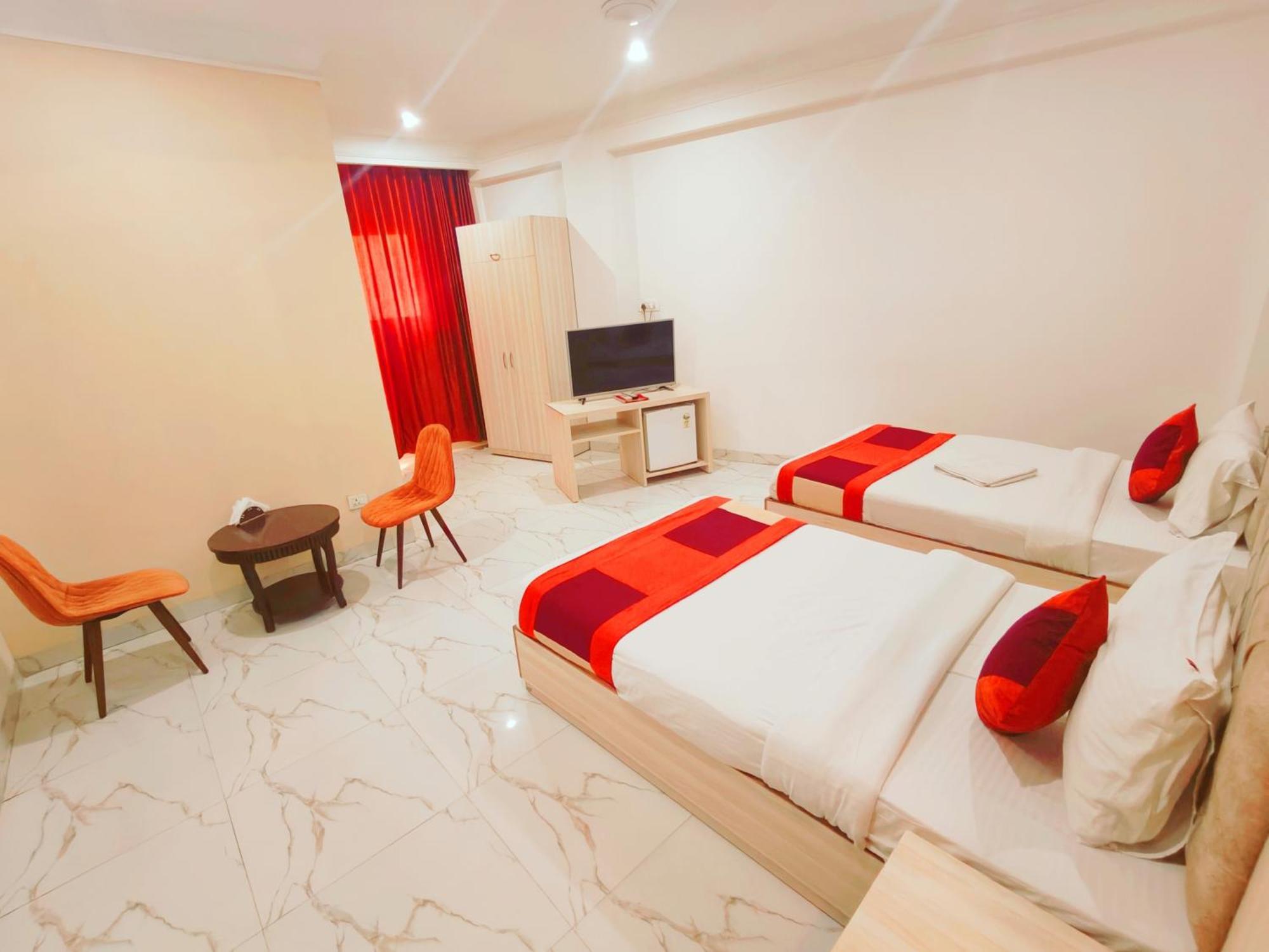 The Almora Residency - Complimentary Airport Trasnfer Hotel New Delhi Bagian luar foto