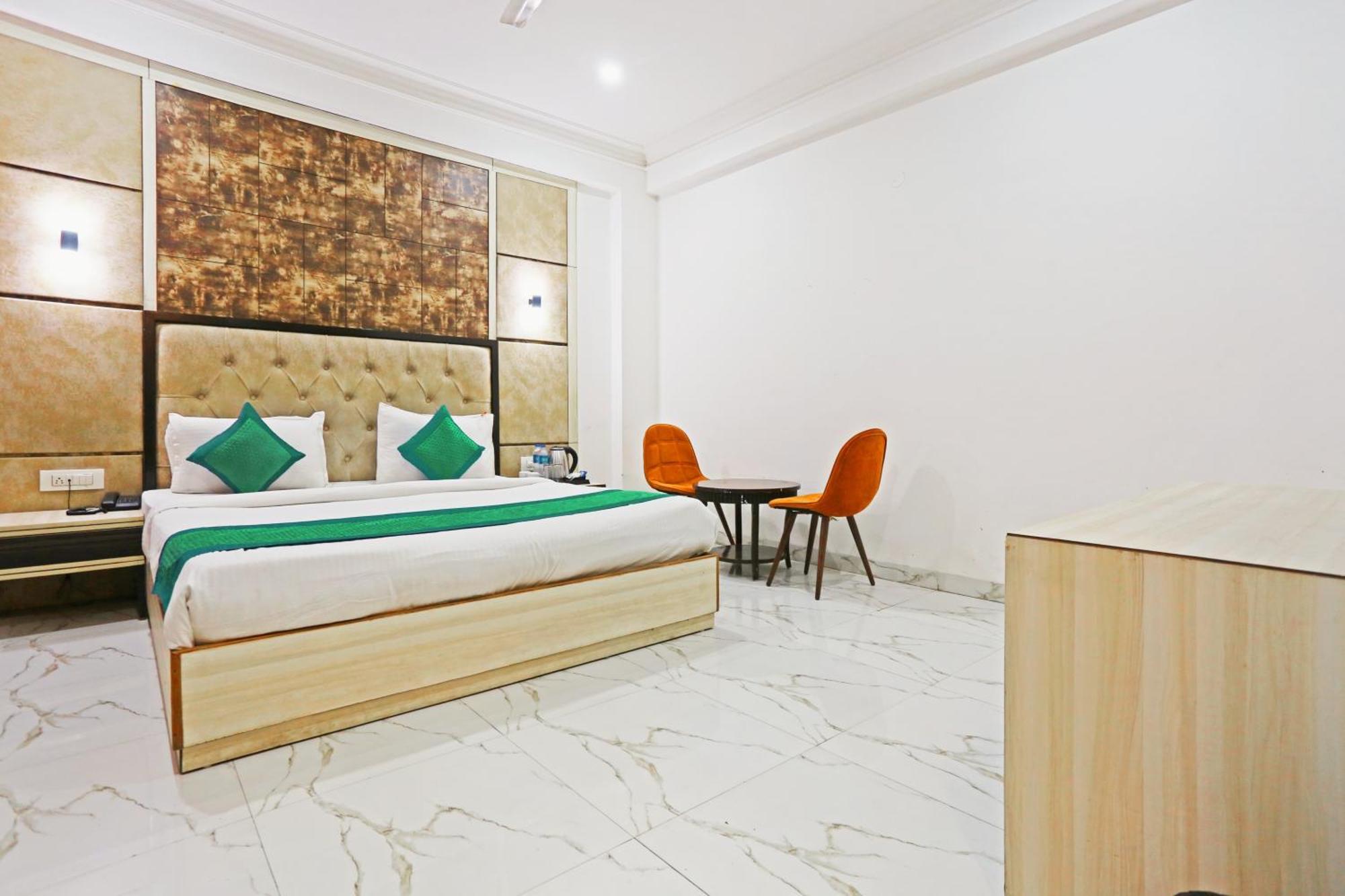 The Almora Residency - Complimentary Airport Trasnfer Hotel New Delhi Bagian luar foto