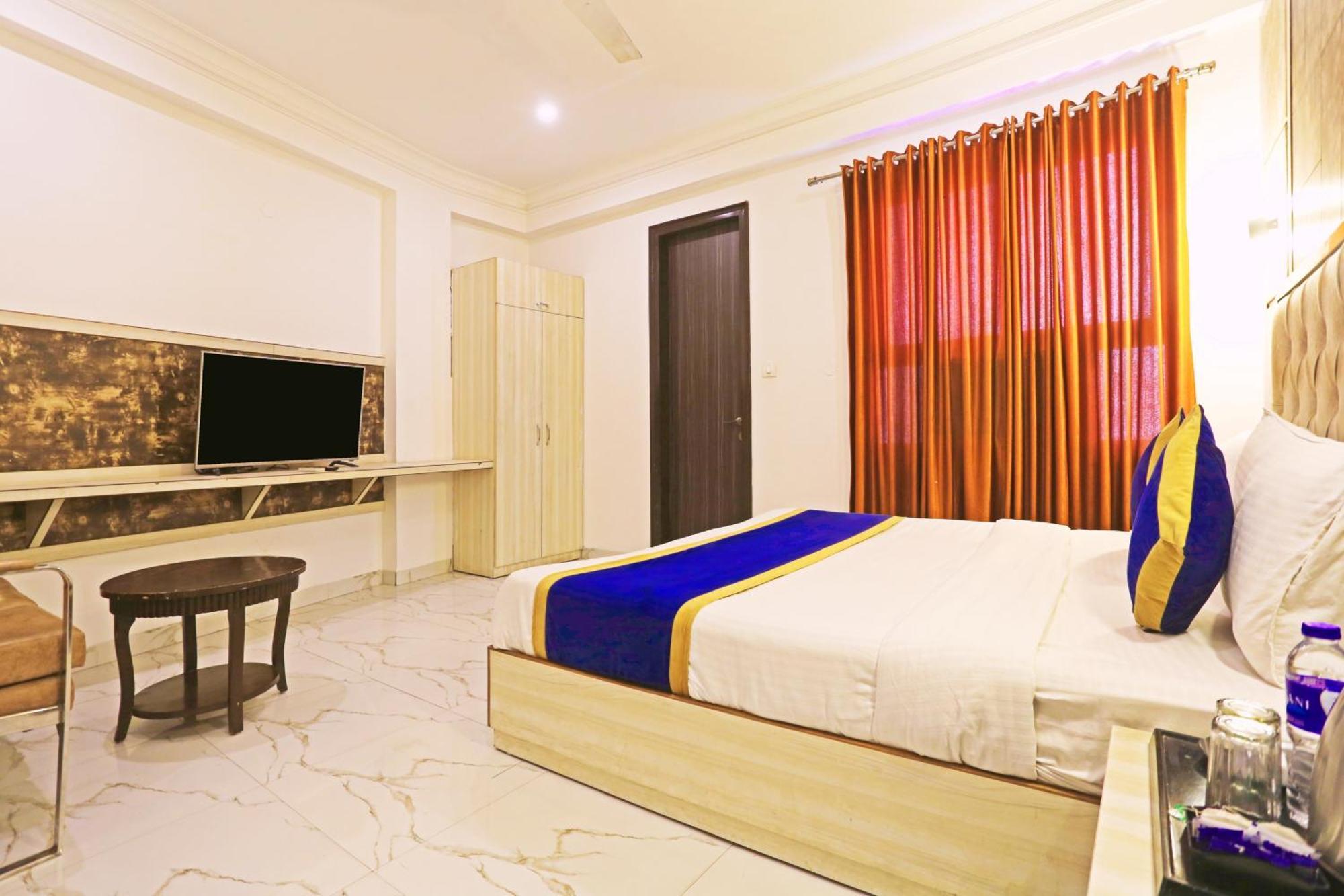 The Almora Residency - Complimentary Airport Trasnfer Hotel New Delhi Bagian luar foto