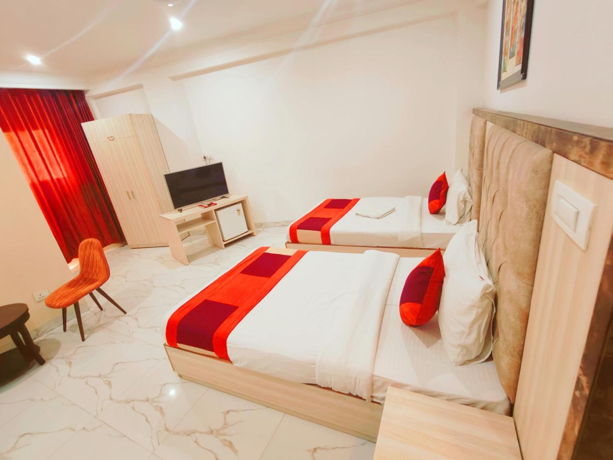 The Almora Residency - Complimentary Airport Trasnfer Hotel New Delhi Bagian luar foto