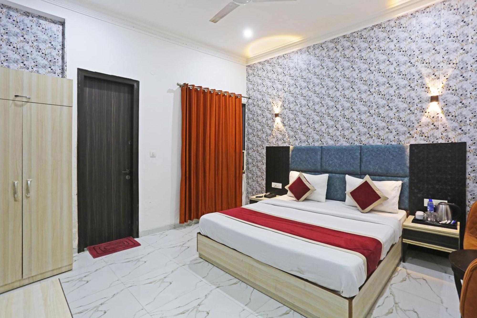 The Almora Residency - Complimentary Airport Trasnfer Hotel New Delhi Bagian luar foto