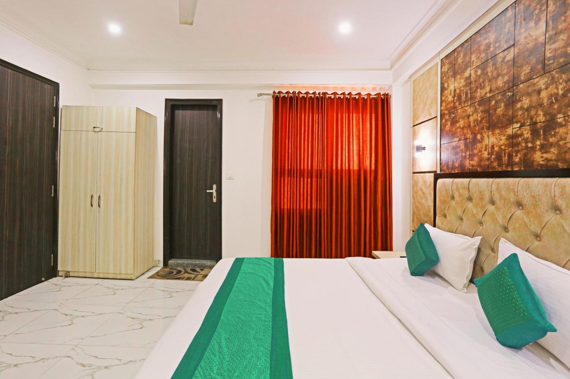 The Almora Residency - Complimentary Airport Trasnfer Hotel New Delhi Bagian luar foto