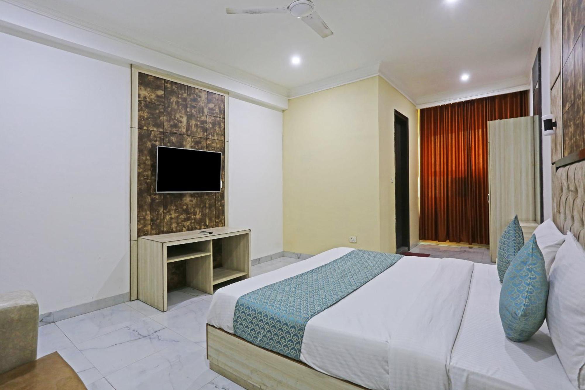 The Almora Residency - Complimentary Airport Trasnfer Hotel New Delhi Bagian luar foto