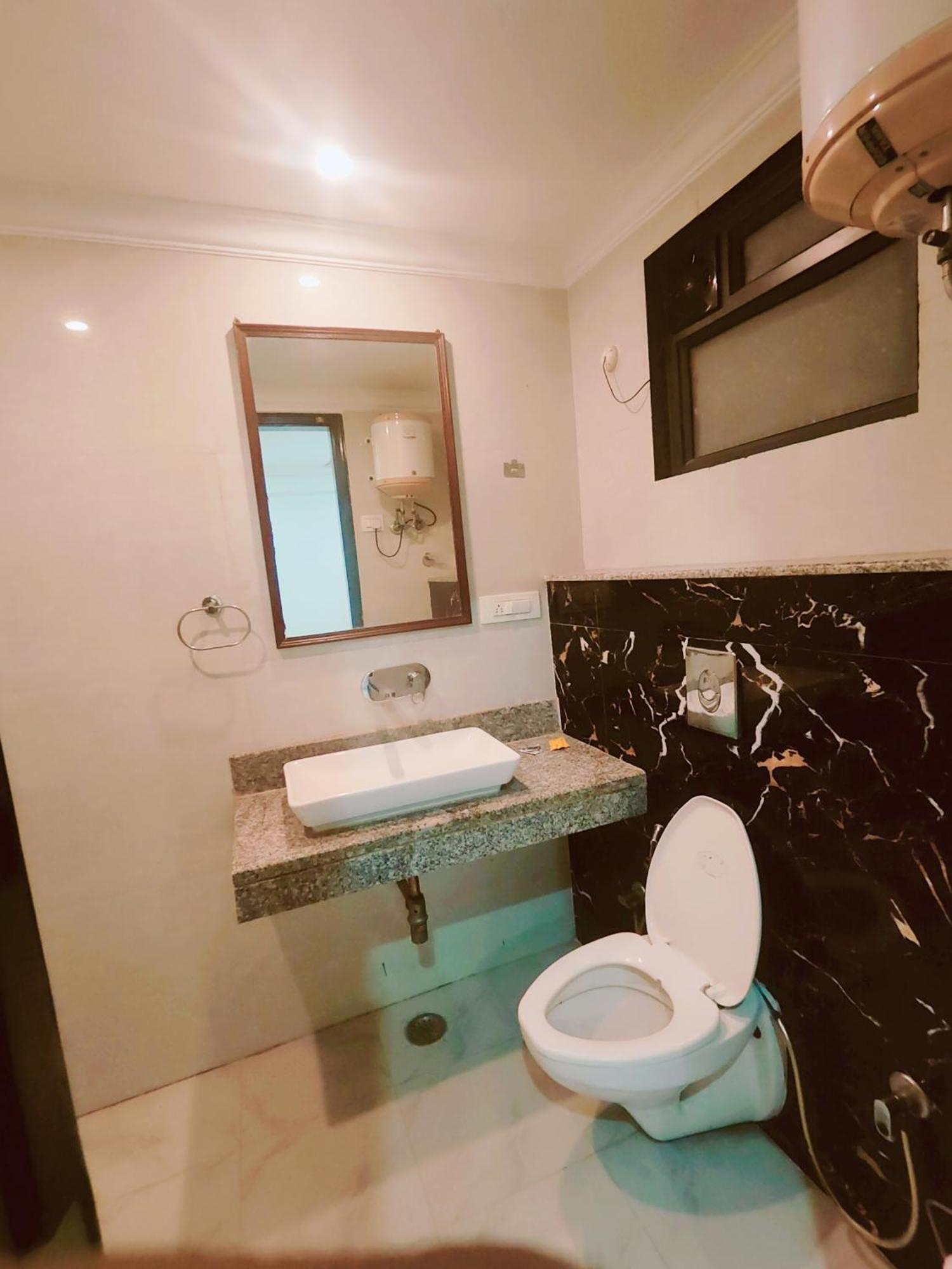 The Almora Residency - Complimentary Airport Trasnfer Hotel New Delhi Bagian luar foto