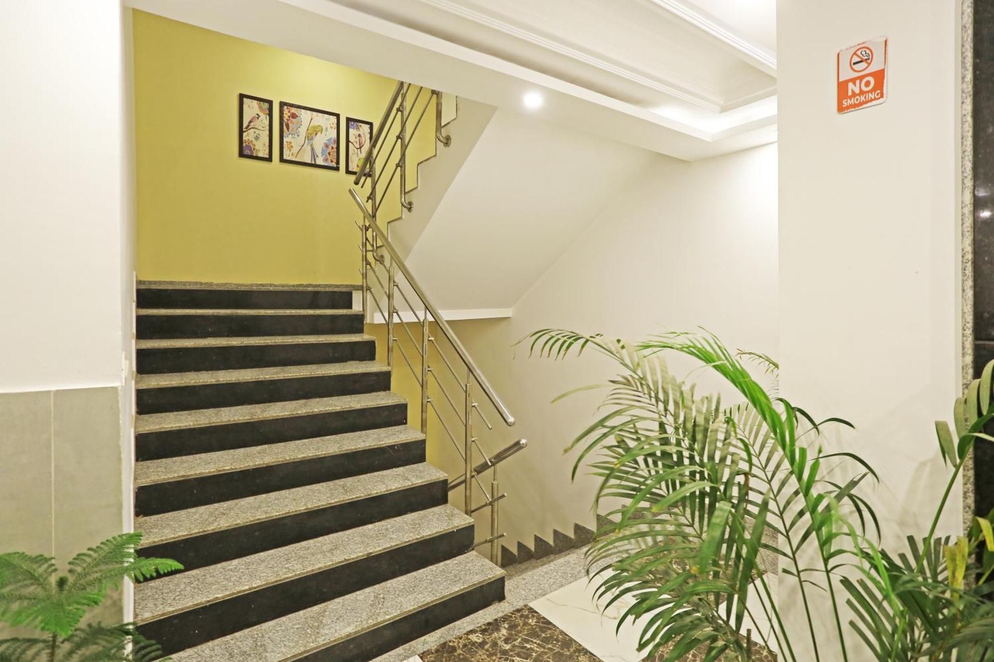 The Almora Residency - Complimentary Airport Trasnfer Hotel New Delhi Bagian luar foto