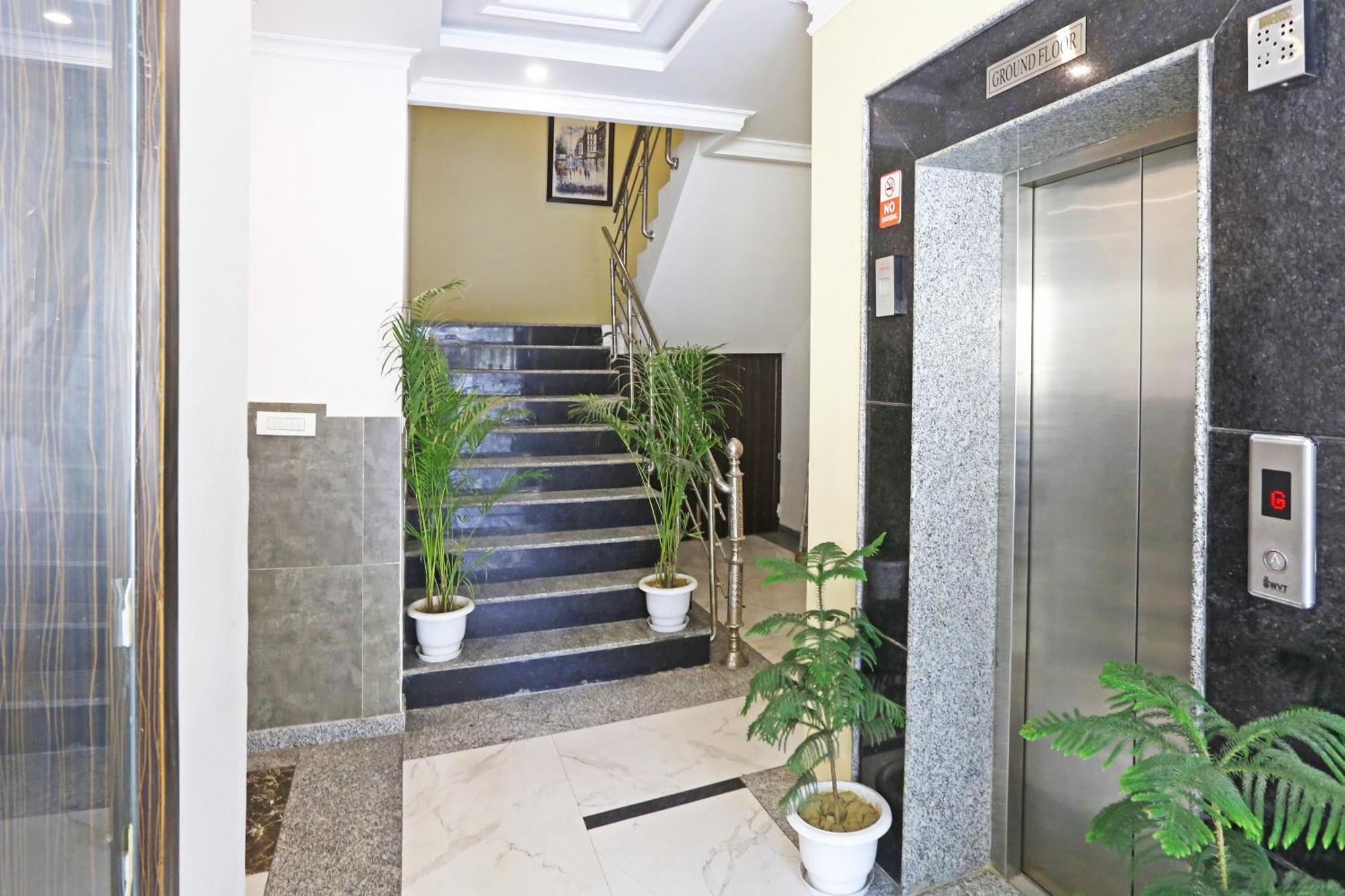 The Almora Residency - Complimentary Airport Trasnfer Hotel New Delhi Bagian luar foto
