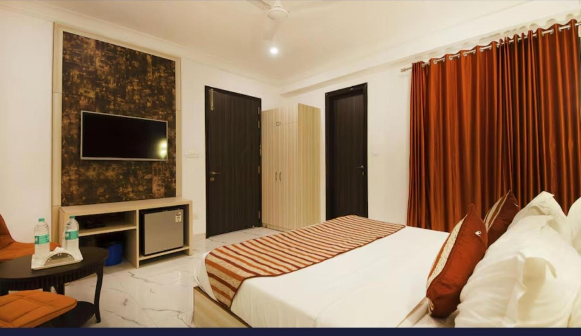 The Almora Residency - Complimentary Airport Trasnfer Hotel New Delhi Ruang foto