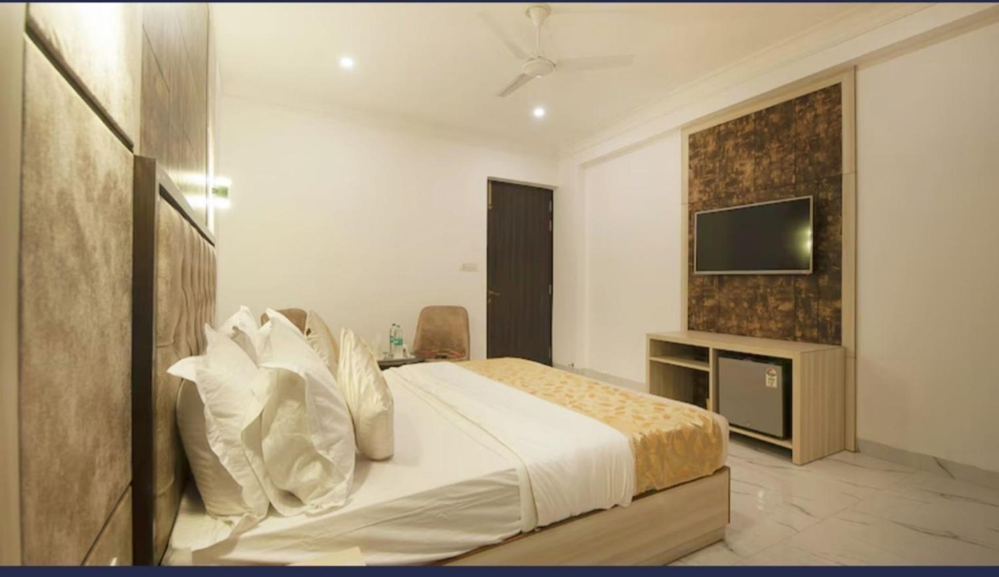 The Almora Residency - Complimentary Airport Trasnfer Hotel New Delhi Ruang foto