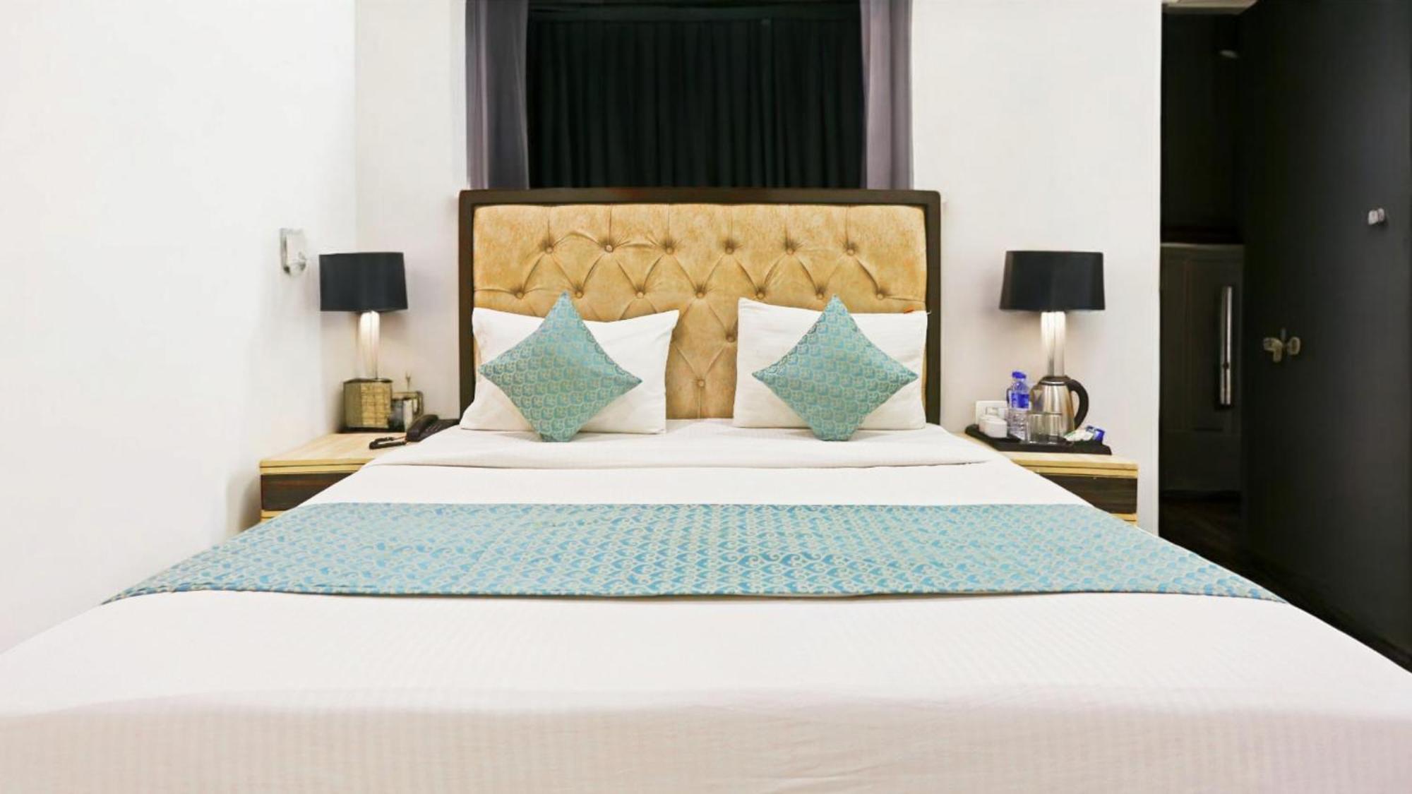 The Almora Residency - Complimentary Airport Trasnfer Hotel New Delhi Bagian luar foto