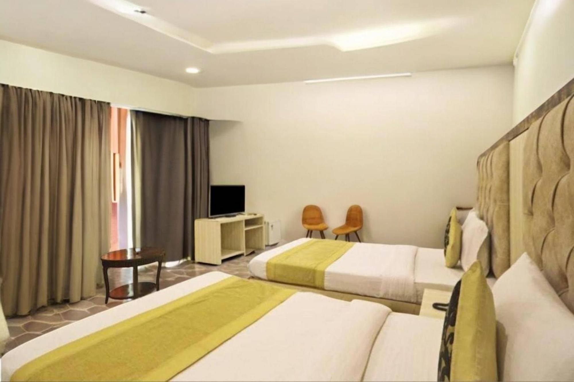 The Almora Residency - Complimentary Airport Trasnfer Hotel New Delhi Bagian luar foto