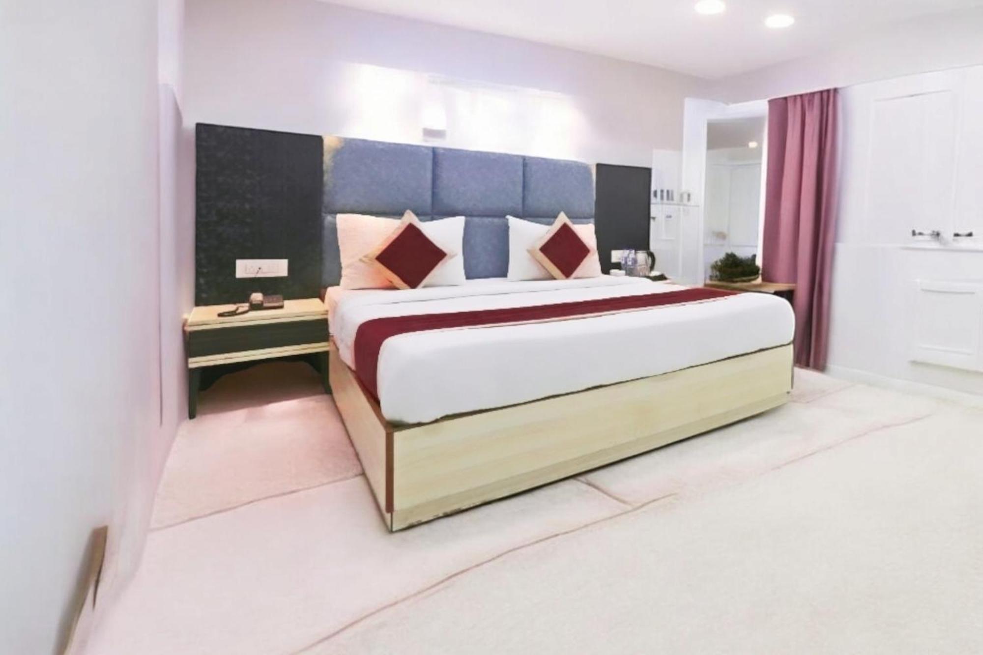 The Almora Residency - Complimentary Airport Trasnfer Hotel New Delhi Bagian luar foto